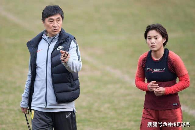 弗格期待与老东家交锋，强调比赛将极具挑战